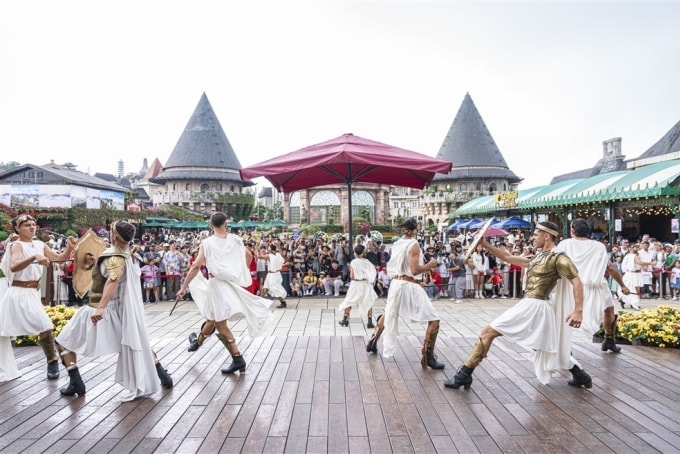 Show diễn nghệ thuật ngoài trời. Ảnh: Sun Group