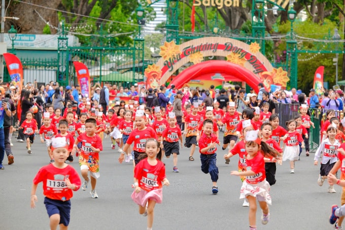 Các em nhỏ tham gia đường chạy Kun Marathon TP HCM tháng 3 vừa rồi. Ảnh: VnExpress Marathon