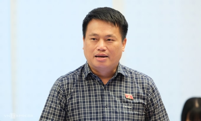 Ông Đặng Ngọc Huy, Phó chủ nhiệm Ủy ban Công tác Đại biểu của Quốc hội phát biểu tại phiên thảo luận sáng 10/4. Ảnh: Anh Tú