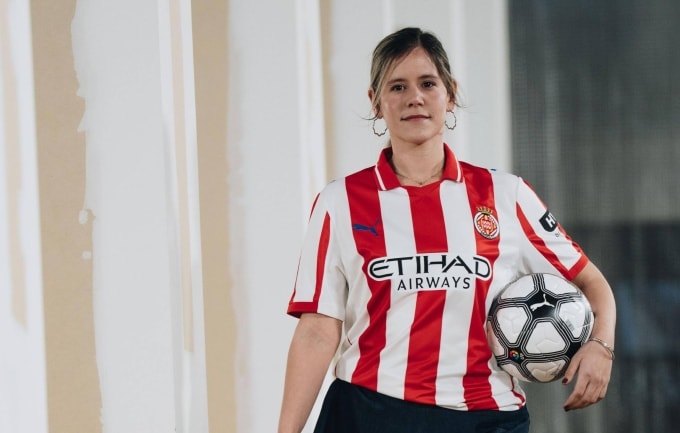 Mẫu áo cổ điển của Girona. Ảnh: La Liga