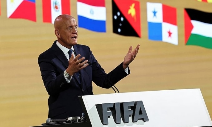 Cựu trọng tài Italy Pierluigi Collina phát biểu tại Đại hội FIFA lần thứ 74 ở Trung tâm hội nghị quốc gia Queen Sirikit, thành phố Bangkok, Thái Lan ngày 17/5/2024. Ảnh: Reuters