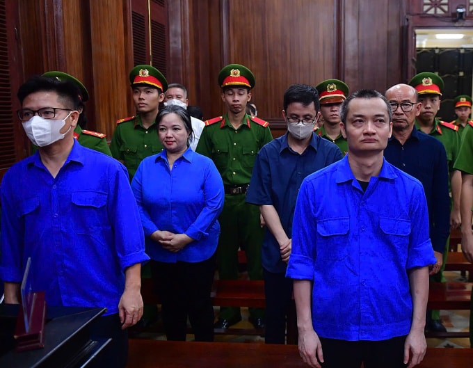 Các bị cáo trong vụ án nghe tuyên án. Ảnh: Thanh Tùng