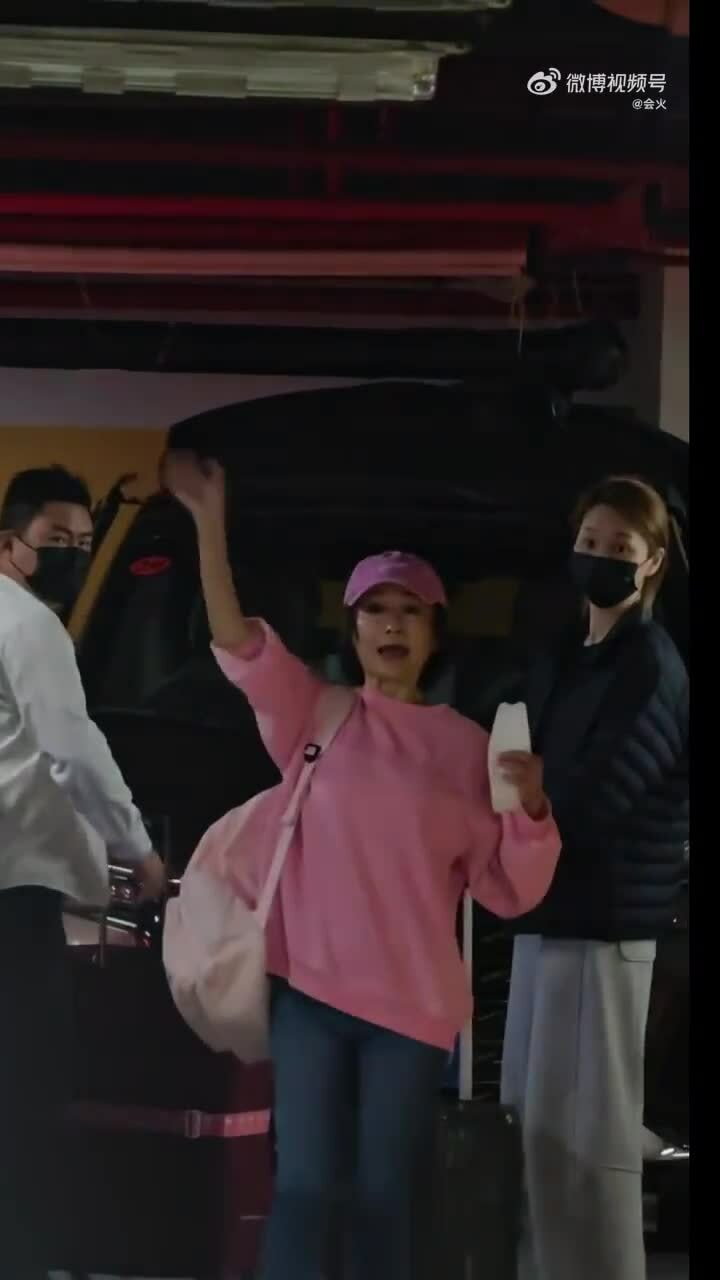 Phan Nghinh Tử gây chú ý khi tái xuất