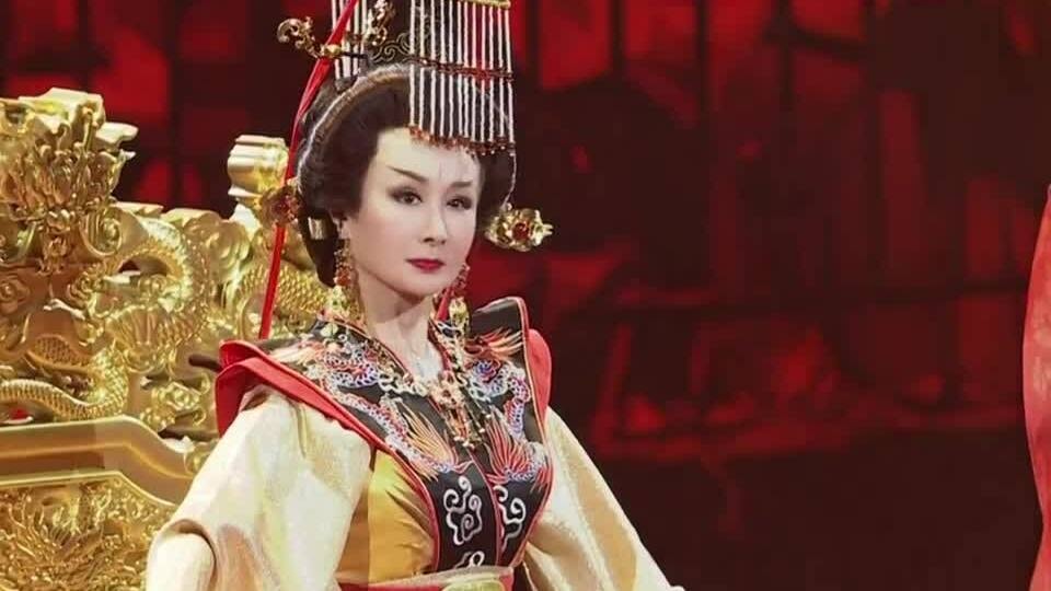 Phan Nghinh Tử tái hiện Võ Tắc Thiên