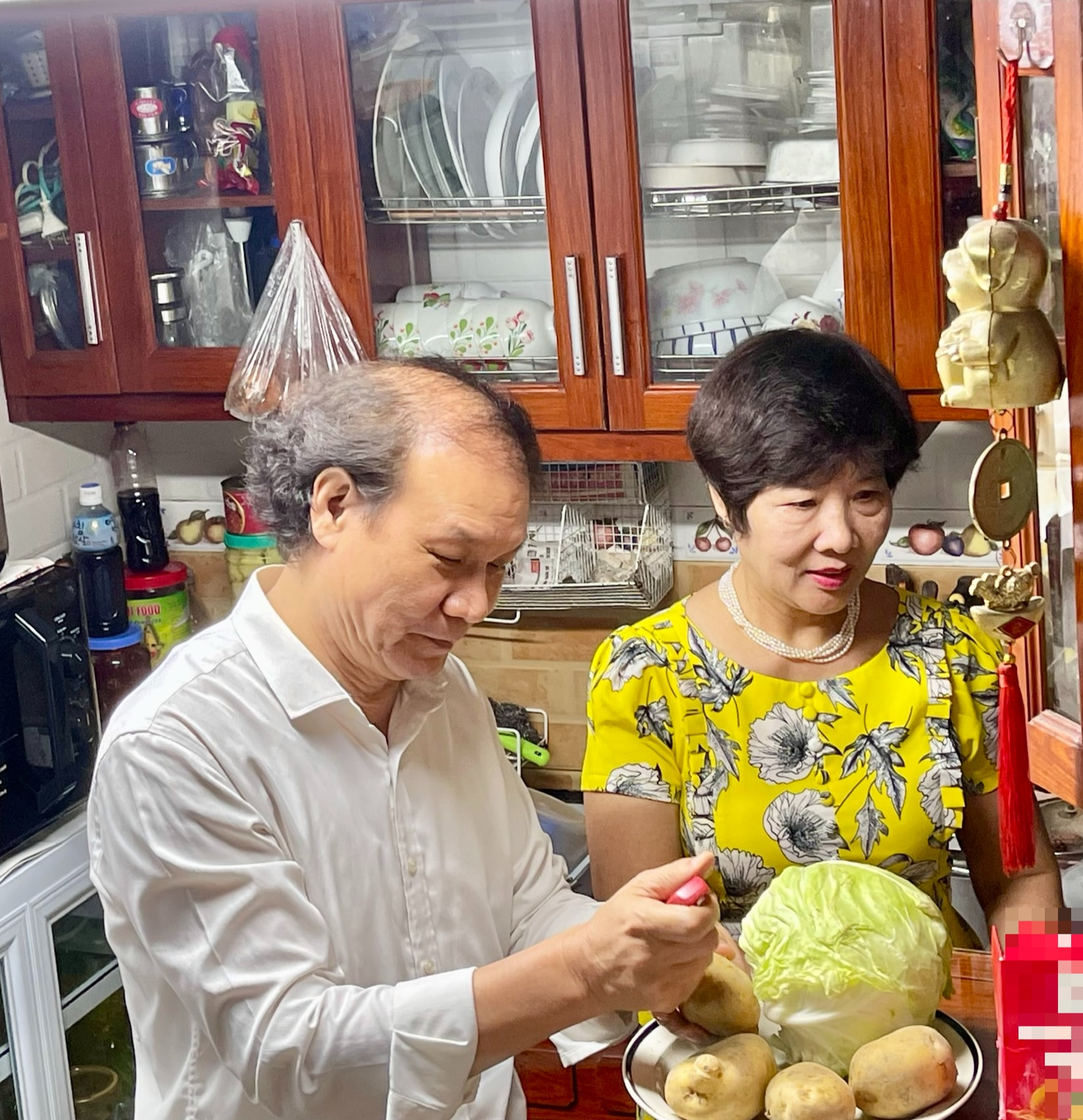 Đại tá - NSND Nguyễn Hải tiết lộ mối tình từng bị 'ngăn cấm' với bà xã là bạn đồng môn- Ảnh 3. Đại tá - NSND Nguyễn Hải tiết lộ mối tình từng bị 'ngăn cấm' với bà xã là bạn đồng môn- Ảnh 3.