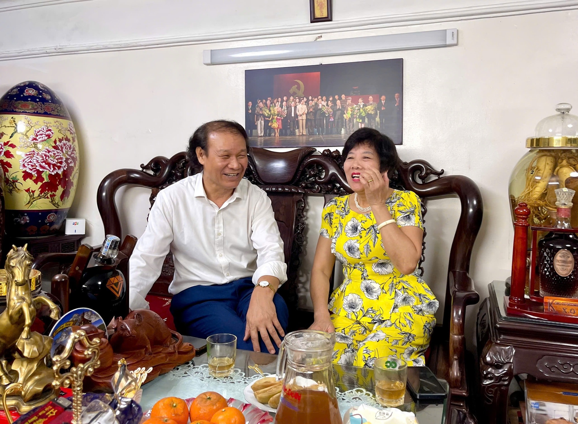 Đại tá - NSND Nguyễn Hải tiết lộ mối tình từng bị 'ngăn cấm' với bà xã là bạn đồng môn- Ảnh 2. Đại tá - NSND Nguyễn Hải tiết lộ mối tình từng bị 'ngăn cấm' với bà xã là bạn đồng môn- Ảnh 2.