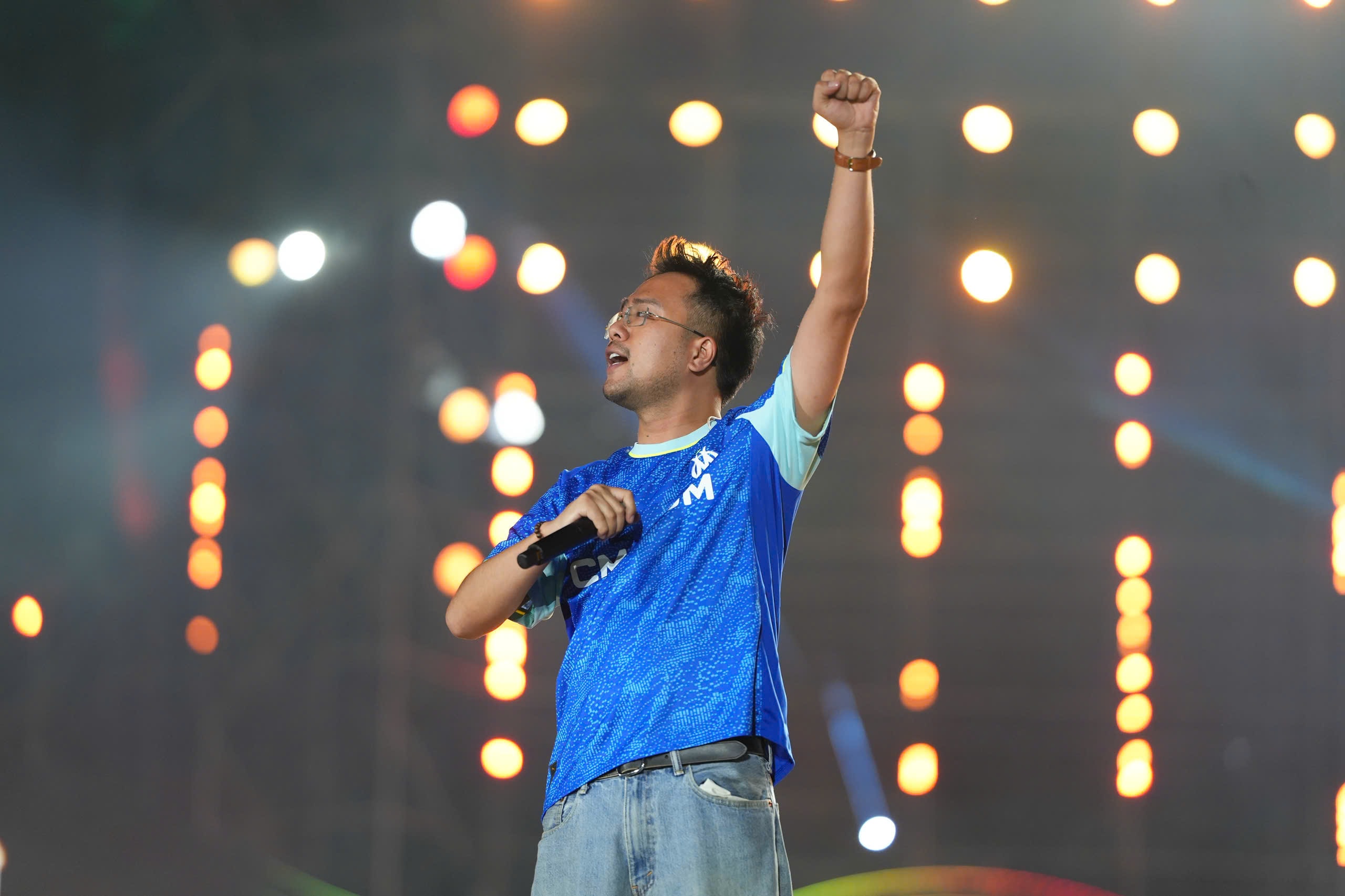 Bên cạnh đó còn có sự góp mặt của nhiều nghệ sỹ trẻ được công chúng yêu mến như: Trúc Nhân, Hòa Minzy, Phạm Anh Duy, Rapper Double2T, Hoàng Bách, Nguyễn Ngọc Anh, Thu Thủy, Quách Mai Thy, Vũ Thùy Linh, Rapper nhí Xệ Xệ, nhóm Oplus; cùng các MC Nguyên Khang, Đỗ Phương Loan và Đoàn Nghệ thuật HT.