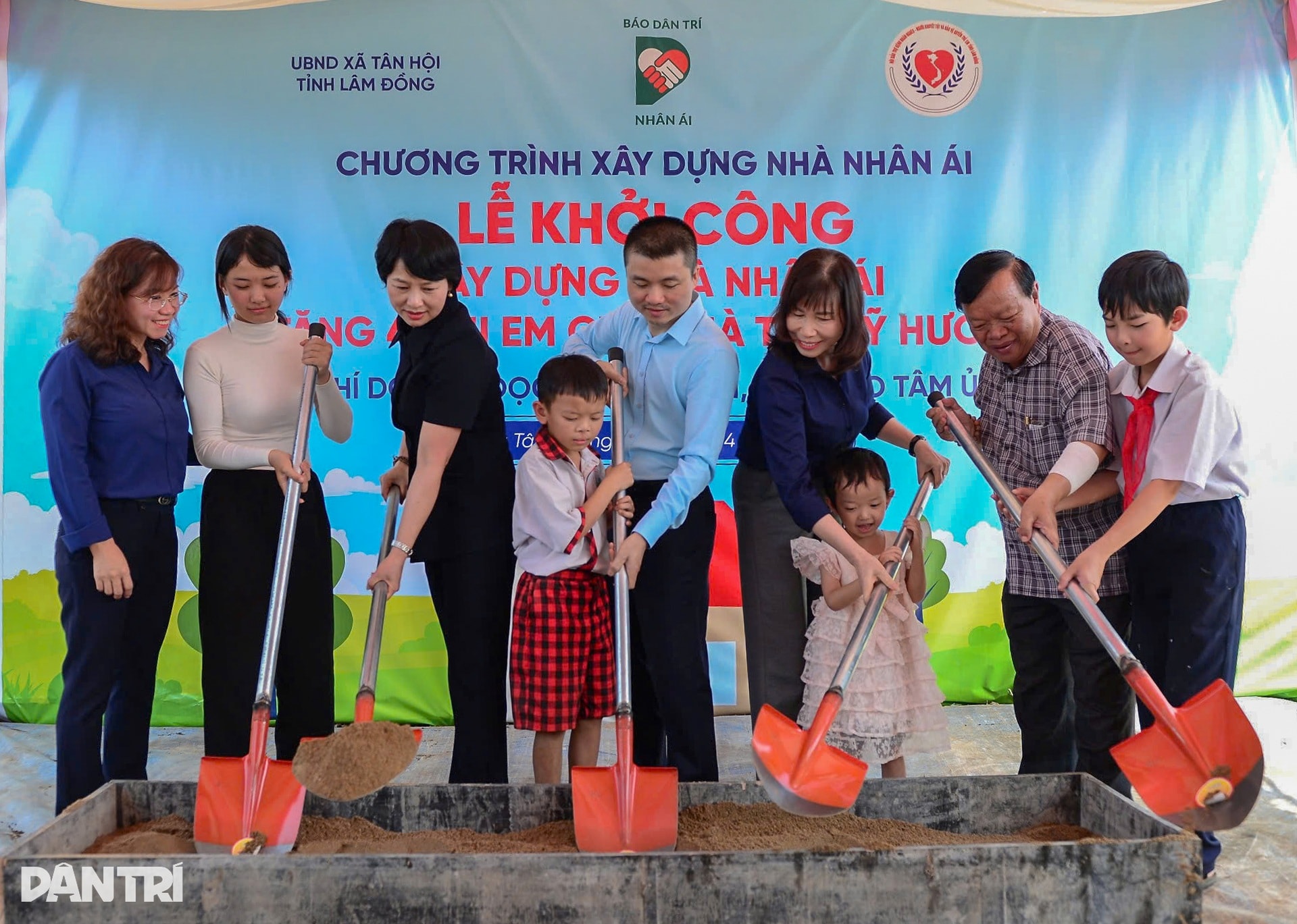 Báo Dân trí khởi công nhà nhân ái tặng 4 chị em gái ở Lâm Đồng - 9