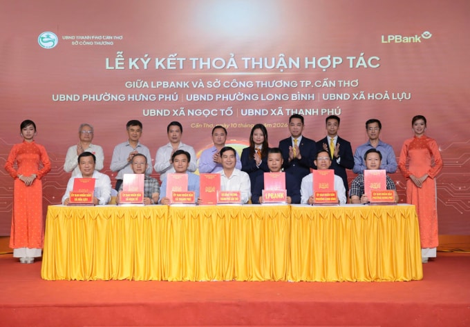 Lễ ký kết thỏa thuận hợp tác giữa LPBank với một số đơn vị tiêu biểu trên địa bàn thành phố Cần Thơ. Ảnh: LPBank