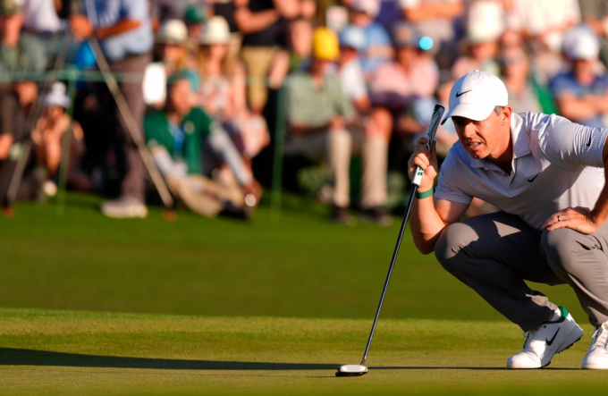 Mcilroy trên green của hố 18 sân Augusta National, bang Georgia, Mỹ ngày 10/4/2026. Ảnh: Reuters