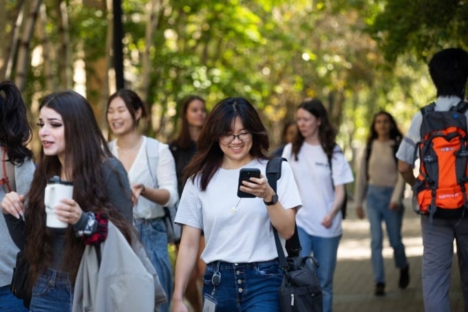 Sinh viên Đại học Toronto, Canada. Ảnh: Fanpage trường