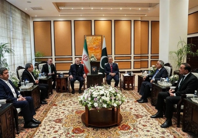 Phái đoàn Iran gặp Thủ tướng Pakistan ngày 11/4. Ảnh: Tasnim