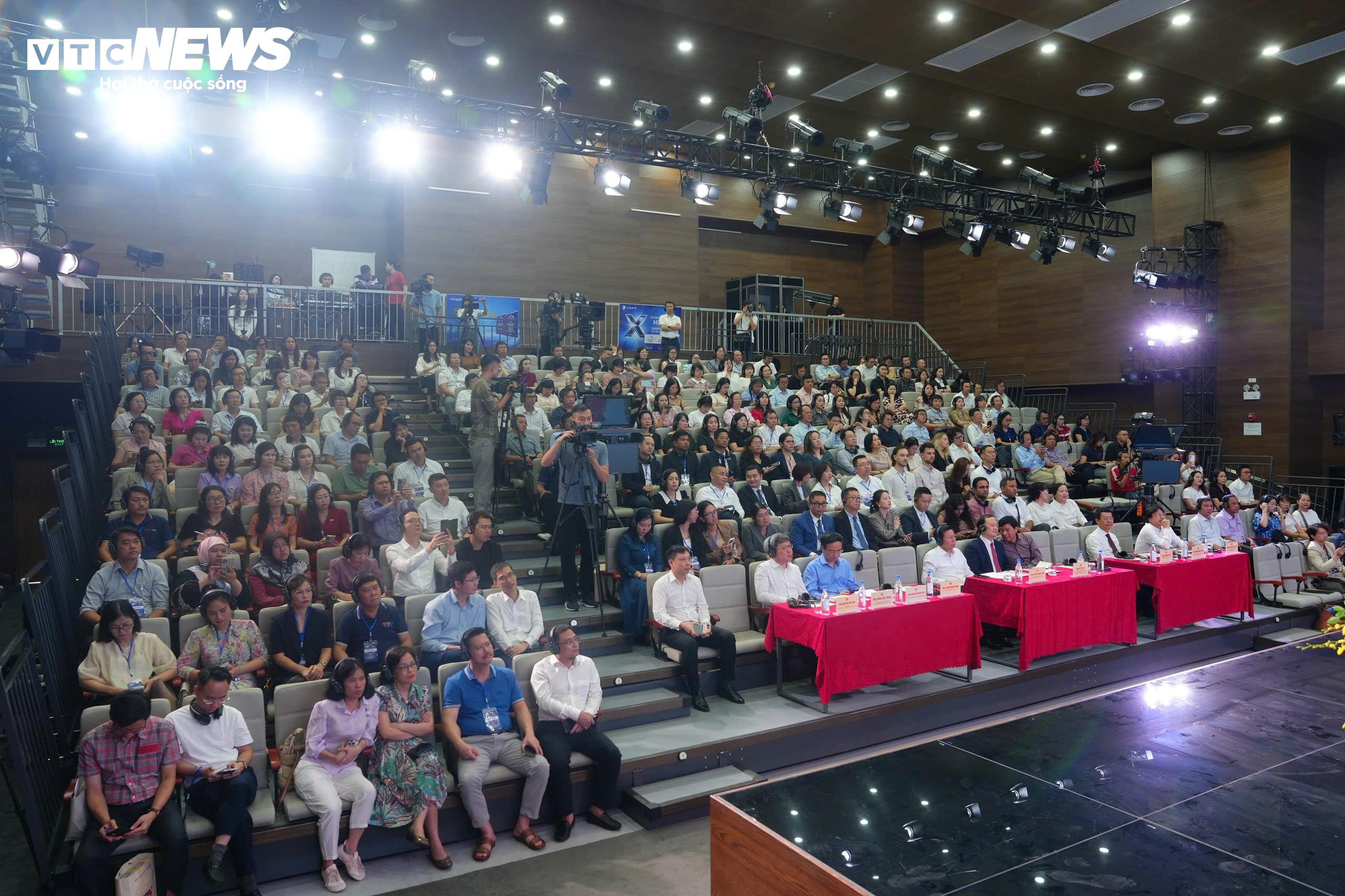 Hội thảo thu hút đông đảo nhà báo, phát thanh viên, biên tập viên của nhiều cơ quan báo chí, phát thanh truyền hình trong nước.