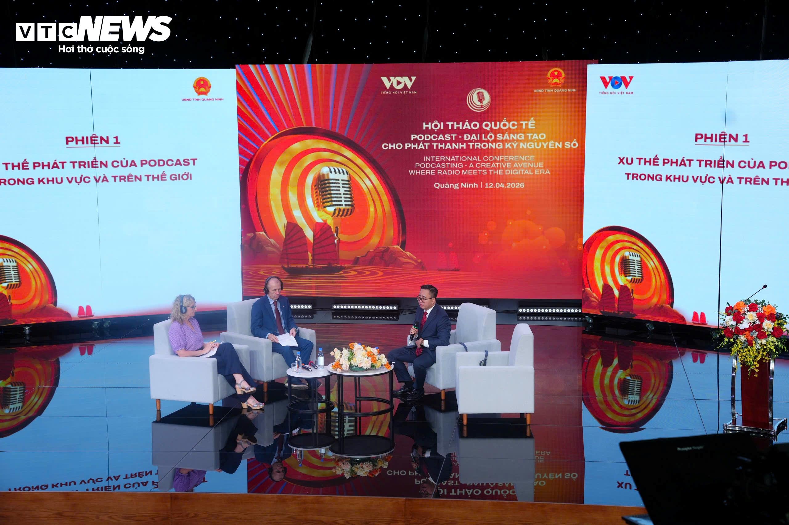 Hội thảo quốc tế Podcast: Đại lộ sáng tạo cho phát thanh trong kỷ nguyên số diễn ra vào sáng 12/4 tại Báo và Phát thanh - Truyền hình Quảng Ninh.