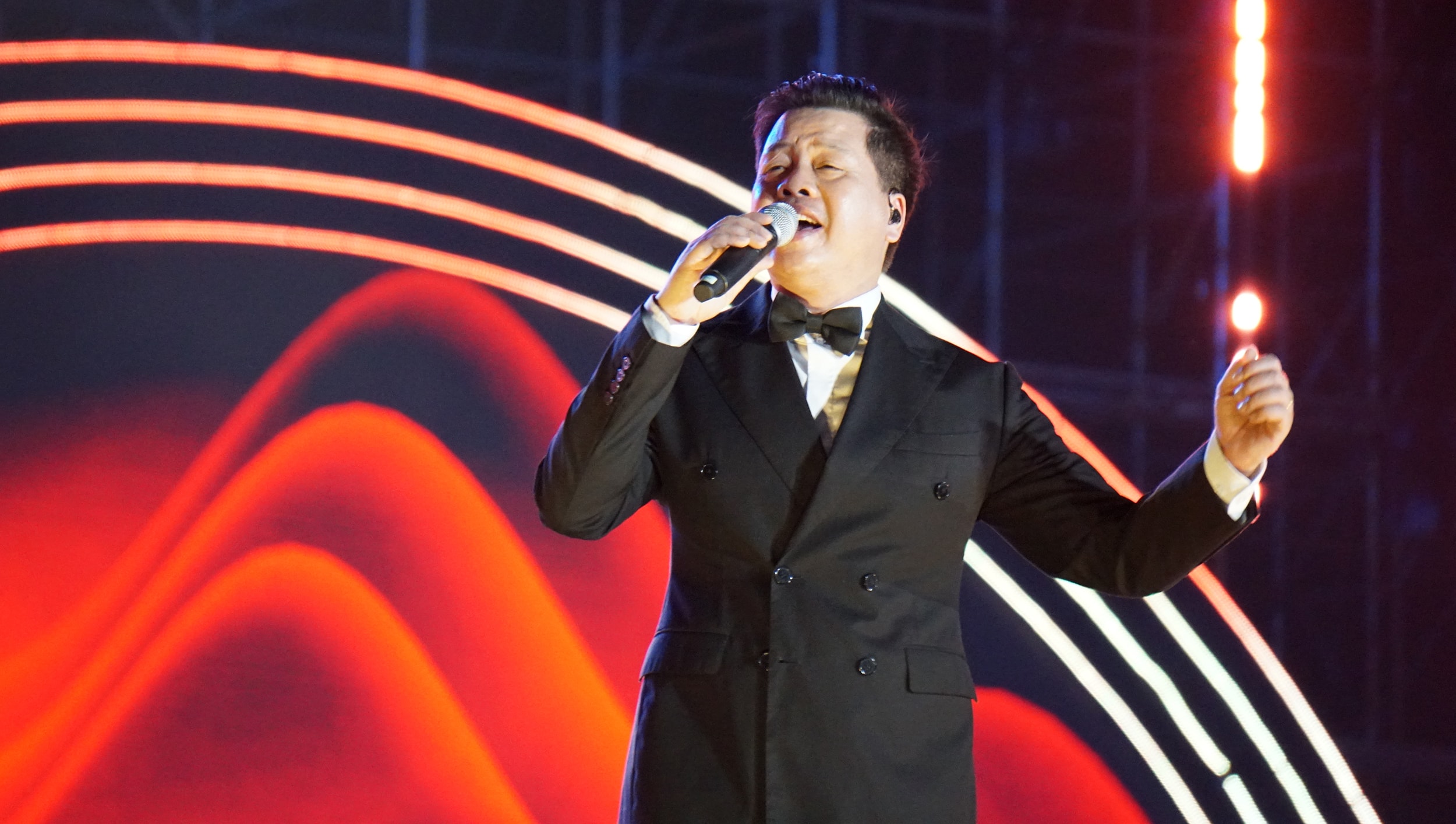 Chương trình quy tụ nhiều thế hệ nghệ sĩ thành danh cùng các giọng ca gạo cội trưởng thành từ môi trường nghệ thuật của Đài Tiếng nói Việt Nam.