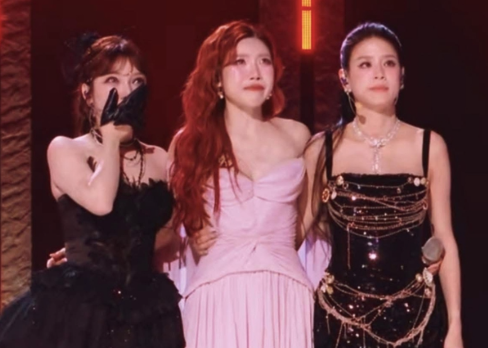 Trang Pháp bật khóc nức nở vì đội thua sốc, loại 1 thành viên.