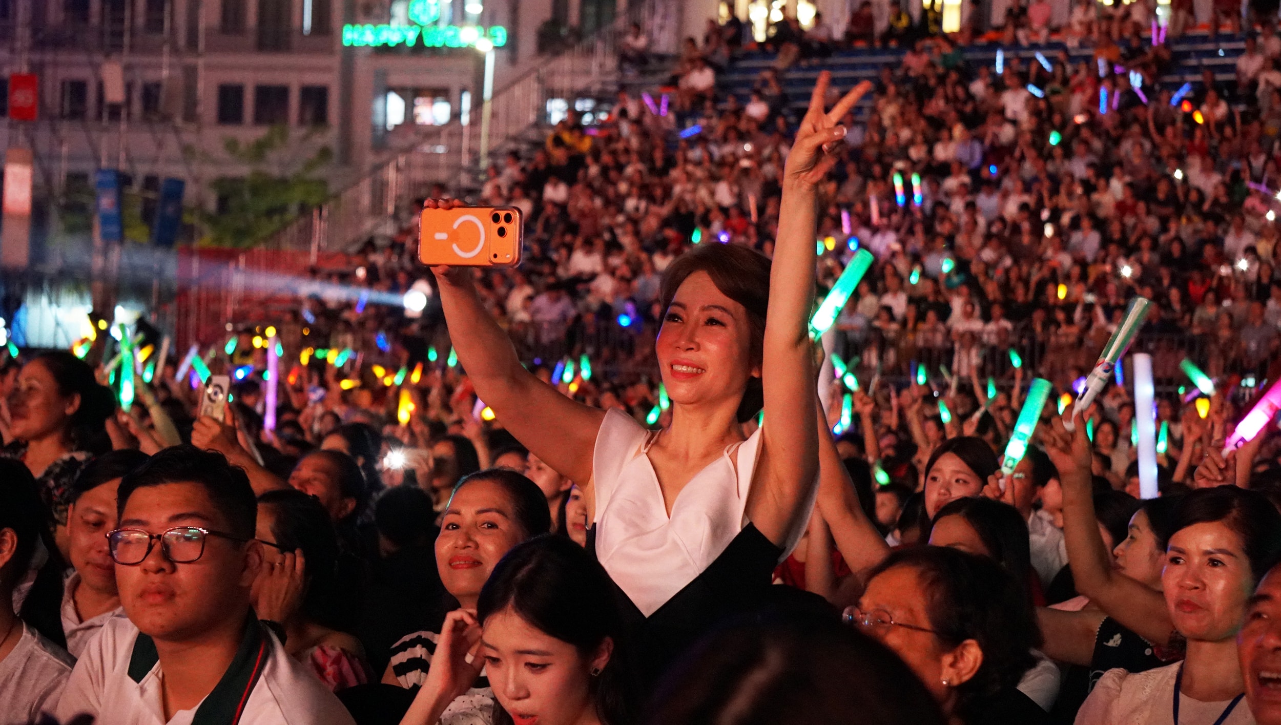 Với những tiết mục nghệ thuật đặc sắc, concert “Thanh âm kỷ nguyên mới” mang đến một đêm nghệ thuật ấn tượng, góp phần tôn vinh vai trò, vị thế của phát thanh trong đời sống hiện đại, đồng thời khẳng định Quảng Ninh là điểm đến uy tín, hấp dẫn trong tổ chức các sự kiện văn hóa quy mô lớn của cả nước.