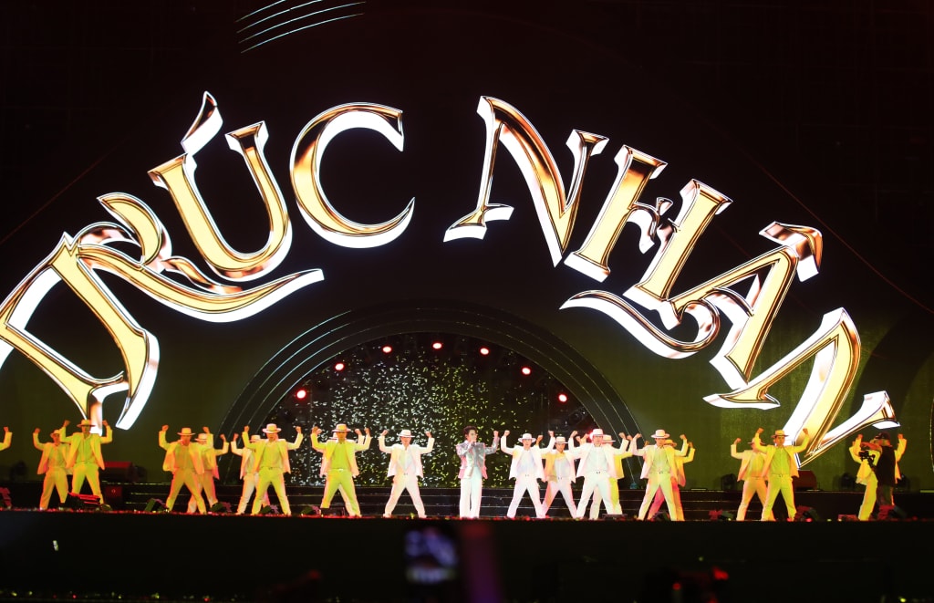 Ca sĩ Trúc Nhân “đốt cháy” sân khấu với loạt ca khúc sôi động.