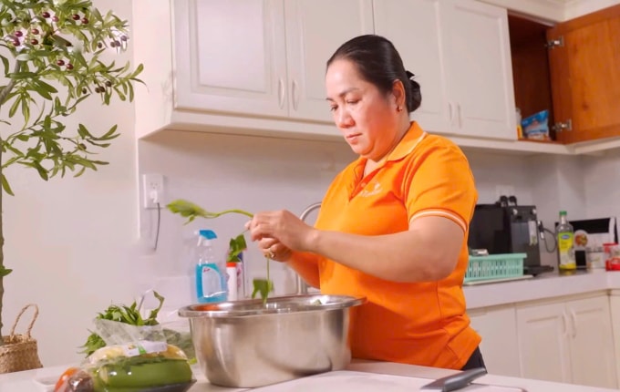 Cô giúp việc nấu ăn tại nhà theo giờ do Minh Thư đặt trên ứng dụng. Ảnh: Nhân vật cung cấp