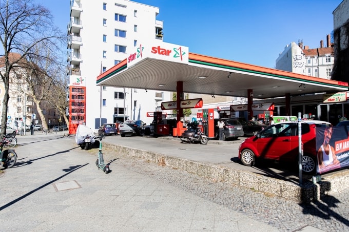 Một trạm xăng ở Berlin, Đức vào ngày 3/3. Ảnh: Reuters