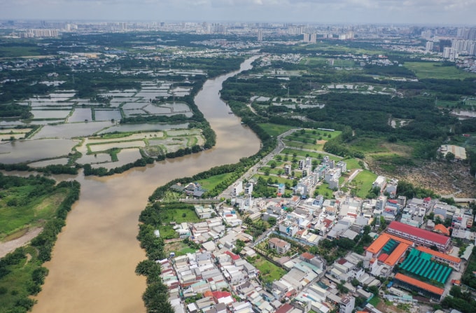 Bất động sản TP HCM với một số dự án nhà liền thổ và đất nền. Ảnh: Quỳnh Trần