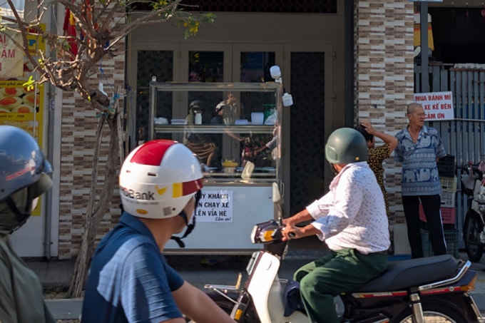 Tiệm bánh mì không để bản hiệu ở số 13 Đồ Chiểu. Ảnh: Trường Hà