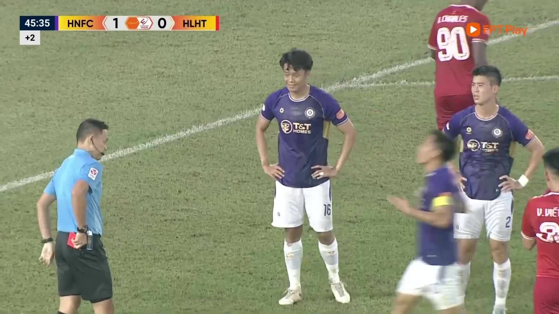 VAR cứu Thành Chung thoát thẻ đỏ