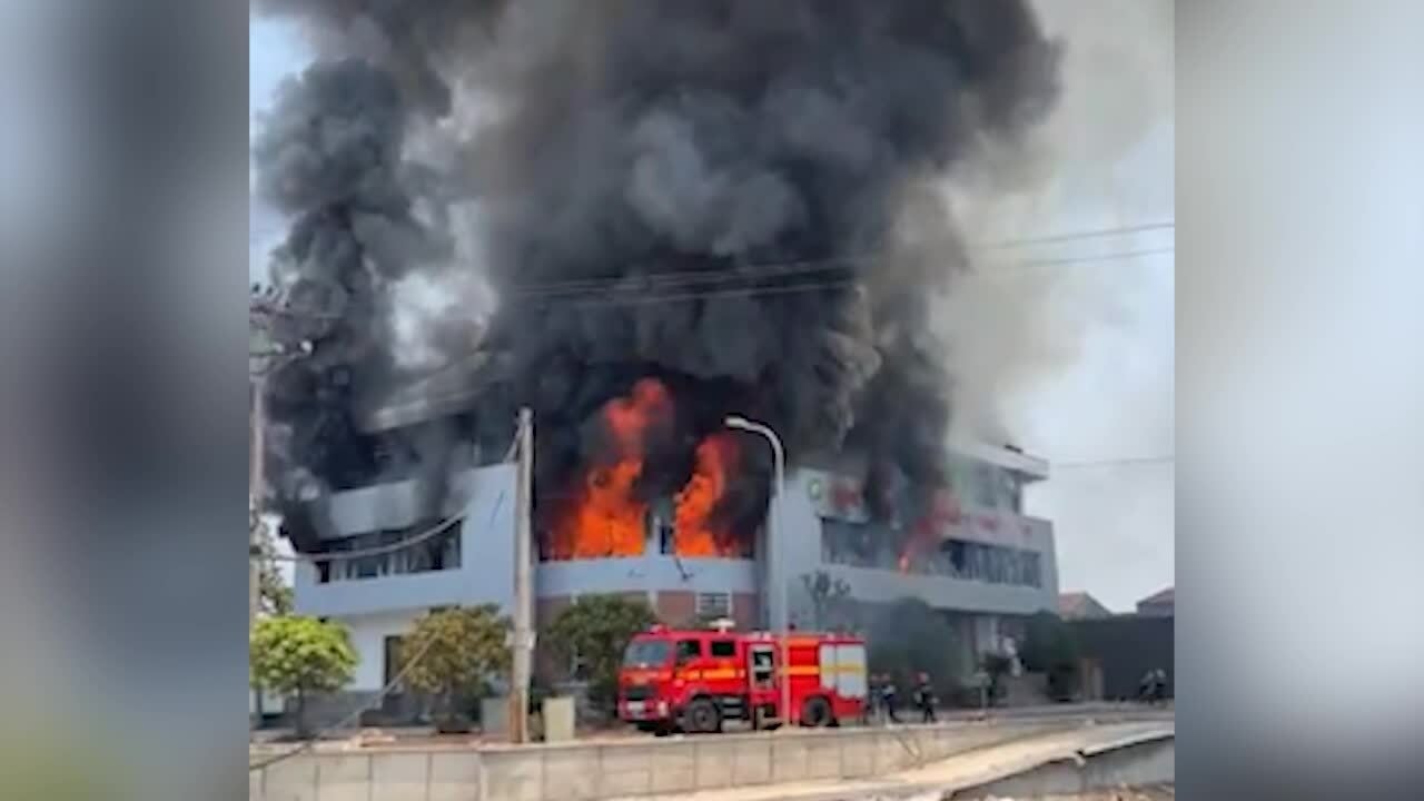 Công ty gỗ cháy lớn