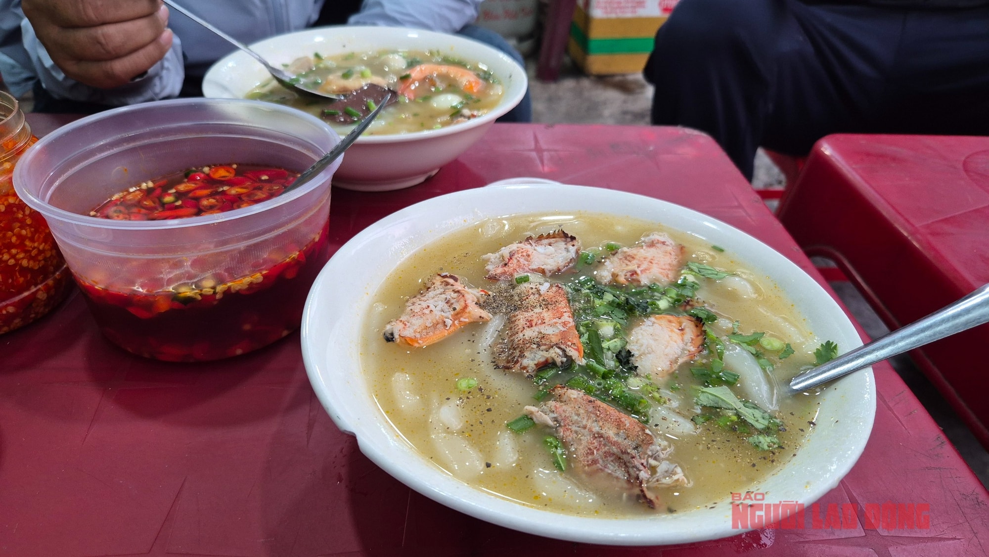 UBND TPHCM yêu cầu kiểm tra an toàn thực phẩm thức ăn đường phố 2026 - Ảnh 1.