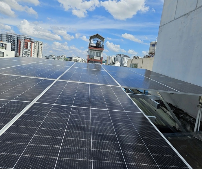 Lắp điện mặt trời ở chung cư: Giải pháp tiết kiệm tiền điện Hiệu quả năm 2026 - Ảnh 1. Lắp điện mặt trời ở chung cư: Giải pháp tiết kiệm tiền điện Hiệu quả năm 2026 - Ảnh 1.
