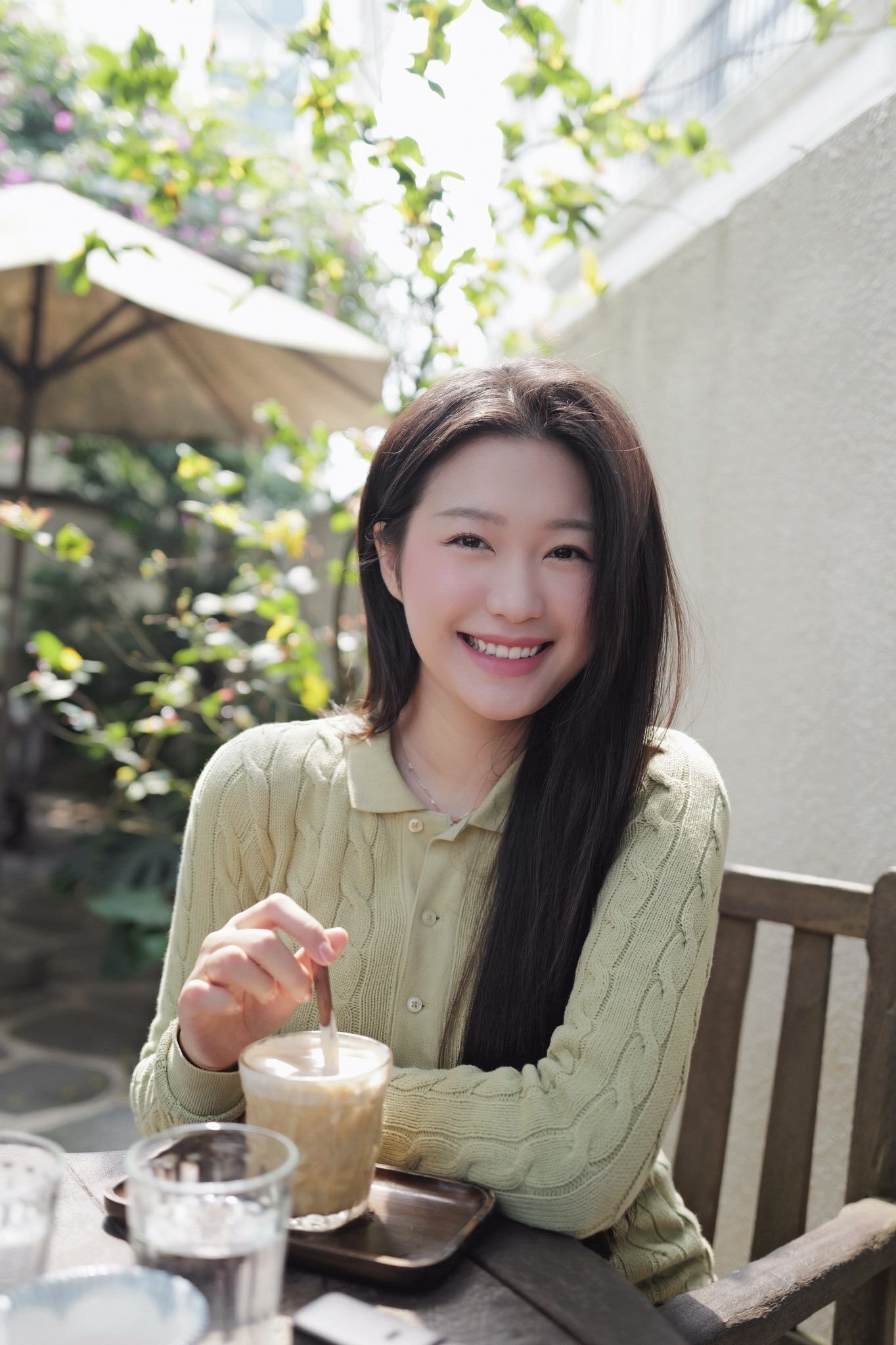 Không chỉ được yêu mến vì chuyện tình yêu đẹp như mơ, Doãn Hải My còn được dân mạng khen ngợi là nàng WAGs có gu thời trang tinh tế, học vấn tốt và luôn giữ hình ảnh thanh lịch, chỉn chu.