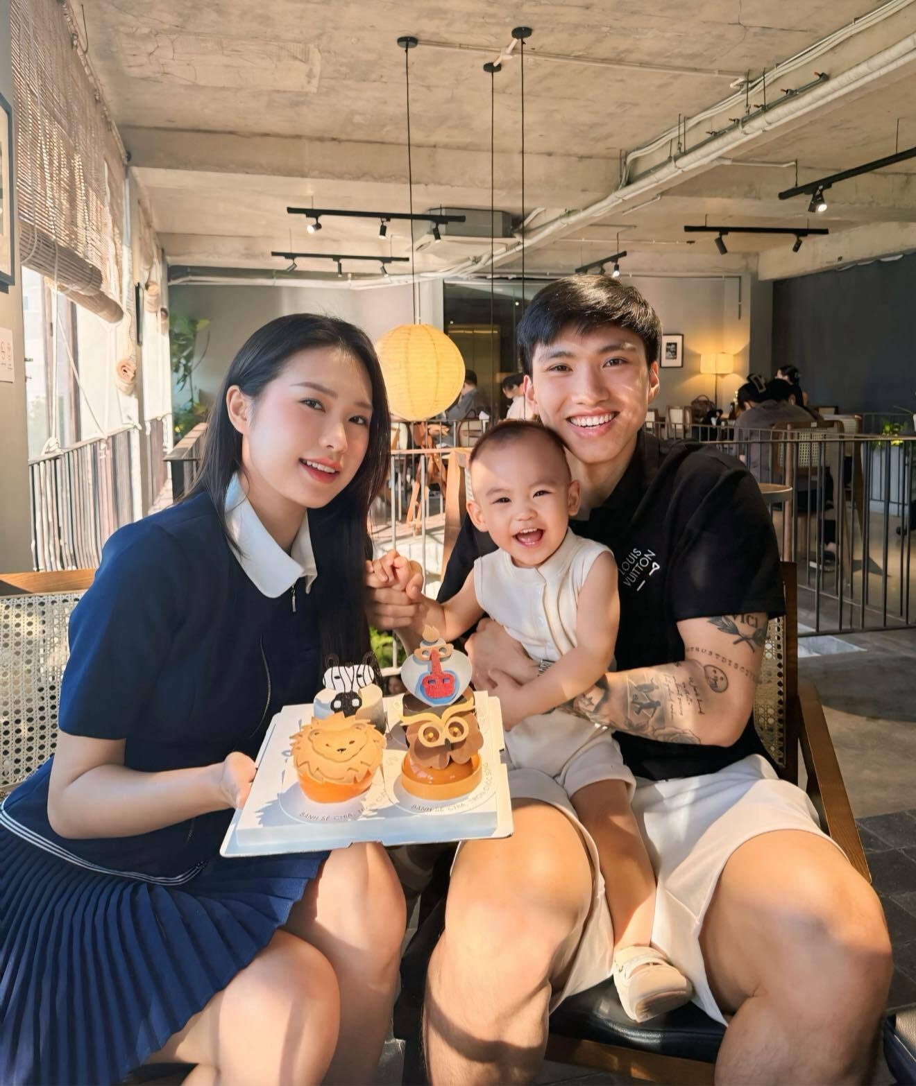 Người đẹp vẫn ưu tiên chăm sóc tổ ấm nhỏ nên chưa có kế hoạch trở lại với hoạt động giải trí. Cô cũng nhanh chóng lấy lại dáng thon gọn sau sinh con đầu lòng.