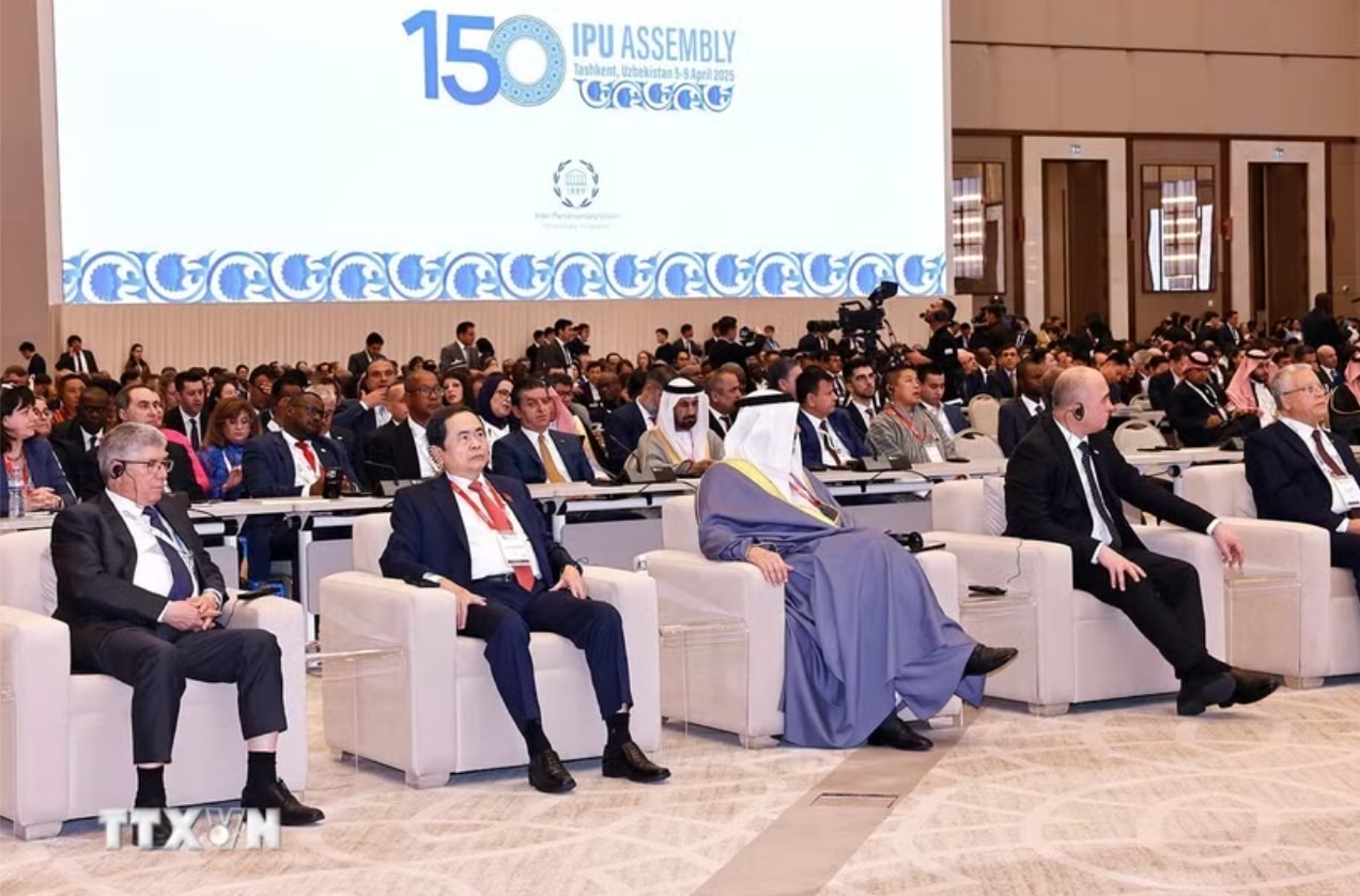 Chủ tịch Quốc hội Trần Thanh Mẫn và đại biểu tham dự Lễ khai mạc IPU-150. (Ảnh: Doãn Tấn/TTXVN)