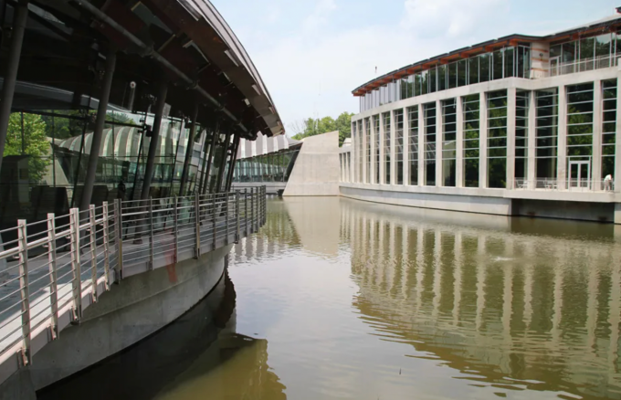 Bảo tàng Crystal Bridges ở TP Bentonville, bang Arkansas, Mỹ. Ảnh: Fortune