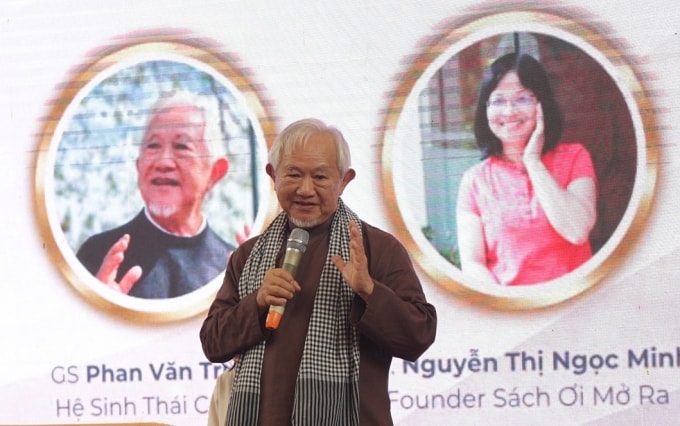 Giáo sư Phan Văn Trường tại buổi tọa đàm hôm 11/4. Theo ban tổ chức, chủ đề sự kiện do ông chọn, thu hút hàng trăm bạn đọc đăng ký. Ảnh: Sách Thái Hà