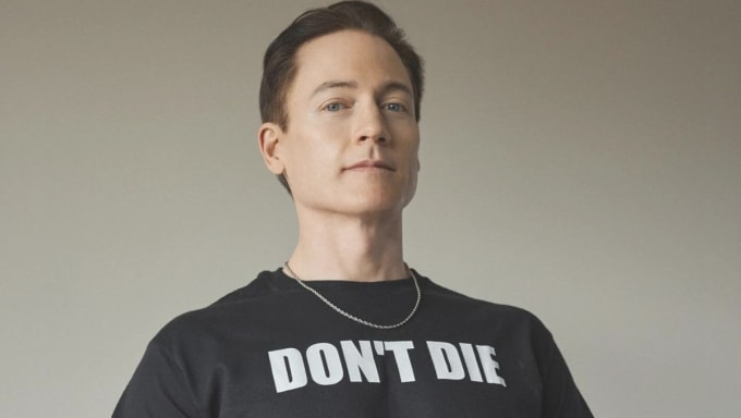 Tỷ phú trường thọ Bryan Johnson khẳng định 10 lần squat tốt hơn 30 phút đi bộ