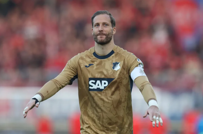 Thủ môn Oliver Baumann trong màu áo Hoffenheim. Ảnh: Yahoo Sports