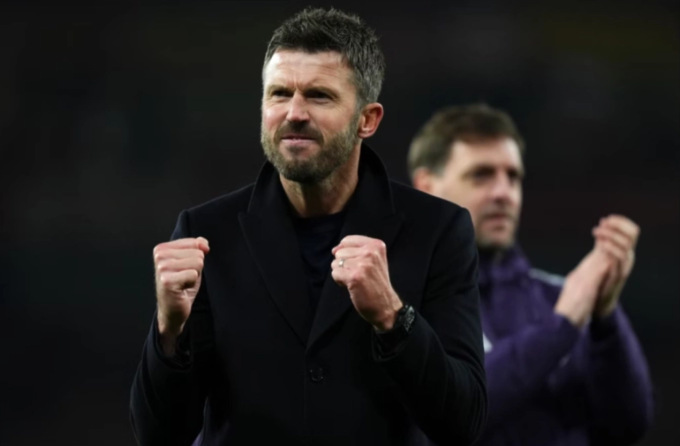 HLV Michael Carrick ăn mừng sau trận Man Utd thắng Arsenal 3-2 ở vòng 23 Ngoại hạng Anh trên sân Emirates, London, Anh ngày 25/1/2026. Ảnh: PA Wire