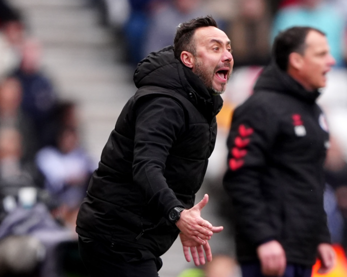 HLV Roberto De Zerbi chỉ đạo trong trận Tottenham thua Sunderland 0-1 ở vòng 32 Ngoại hạng Anh trên sân Ánh Sáng, thành phố Sunderland, hạt Tyne & Wear, Vương quốc Anh ngày 12/4/2026. Ảnh: PA