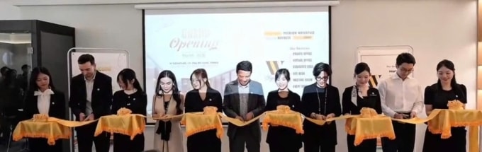 Nghi thức cắt băng khánh thành đánh dấu sự hợp tác giữa W Signature và đối tác Phú Mỹ Hưng. Ảnh: W Business Center