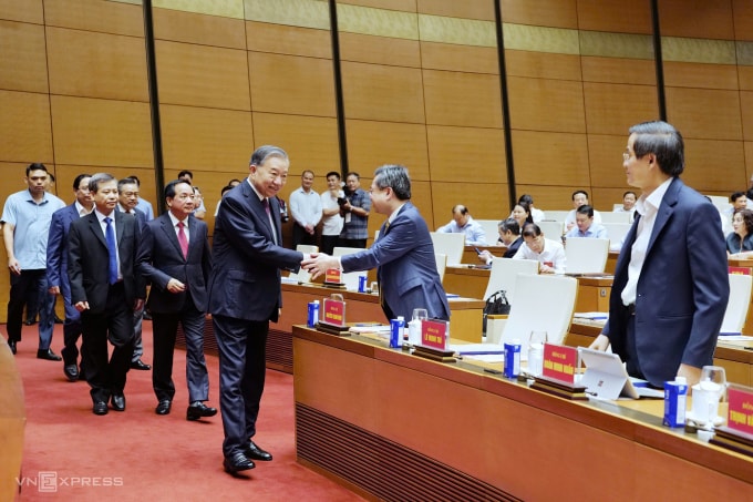 Thực hiện nhất quán mô hình bí thư cấp ủy đồng thời là thủ trưởng cơ quan - 1