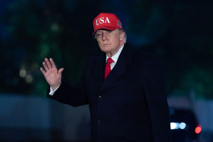 Tổng thống Mỹ Donald Trump ở khuôn viên Nhà Trắng ngày 12/4. Ảnh: AP