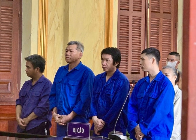 Nhóm bị cáo tạm giam trong vụ án.