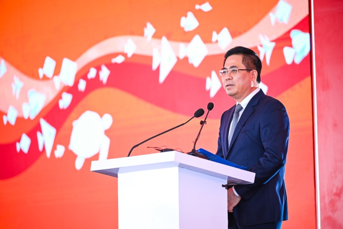 Ông Nguyễn Hoàng Giang, Ủy viên Trung ương Đảng, Phó Bí thư Tỉnh ủy, Chủ tịch UBND tỉnh Quảng Ngãi phát biểu tại sự kiện. Ảnh: NHSLand