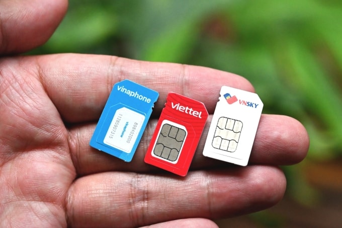 Thẻ SIM của một số nhà mạng di động. Ảnh: Trọng Đạt