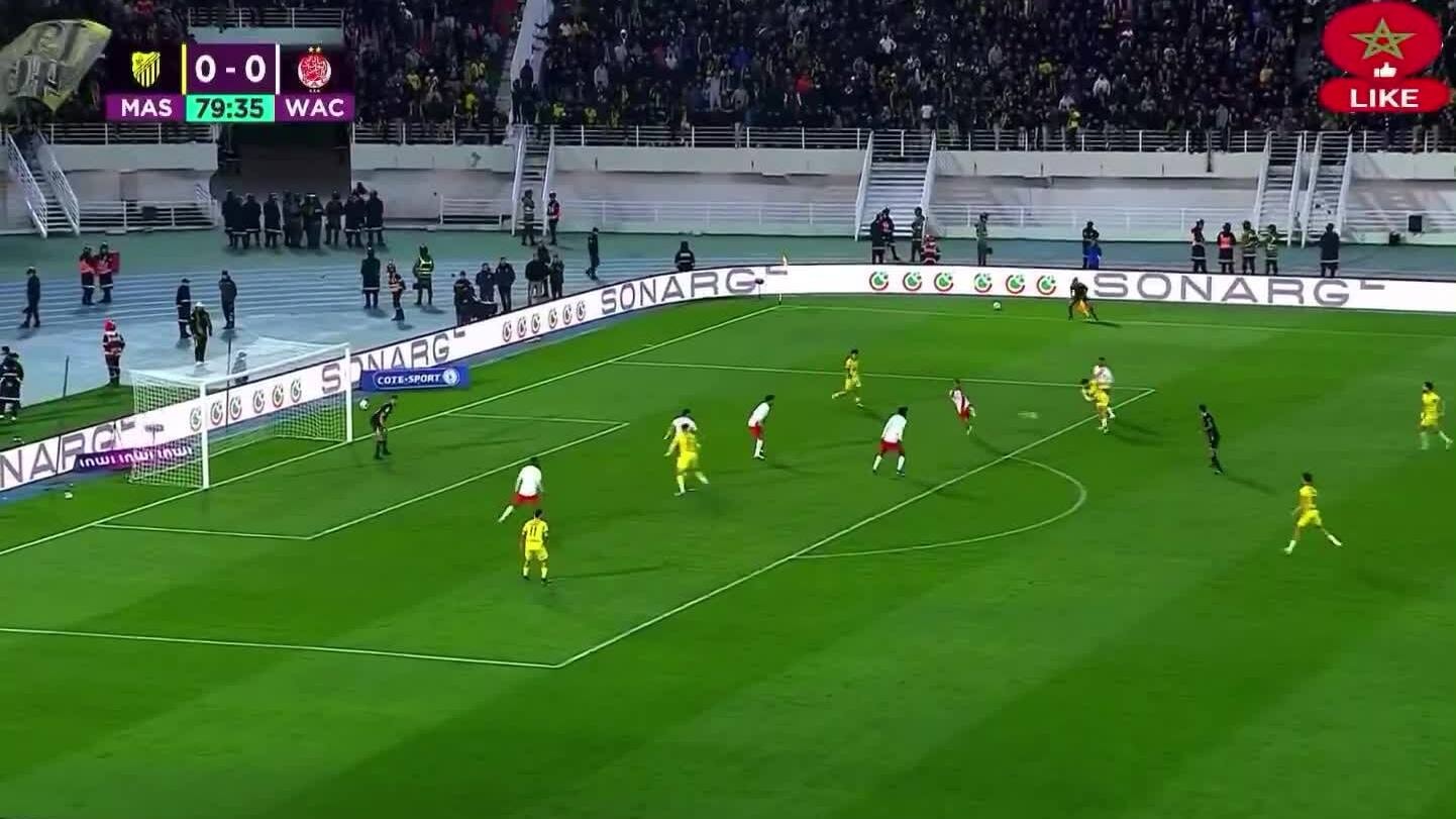 Bàn thắng vắt chéo chân có khả năng thắng giải Puskas