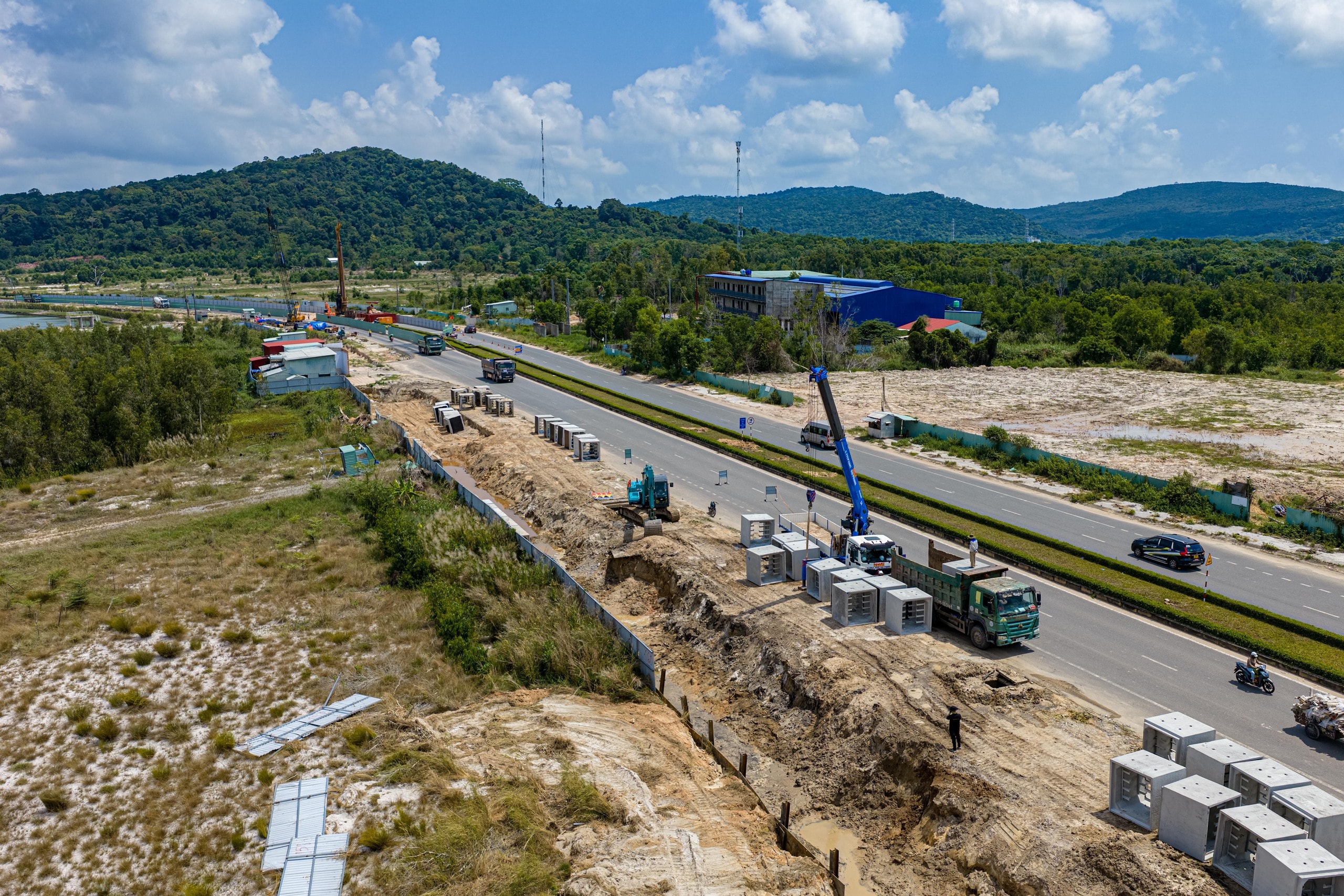 Cận cảnh đại công trường APEC 2027 đang tăng tốc thi công ở Phú Quốc - Ảnh 9.