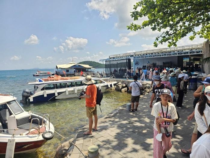 Du lịch dịp lễ "nóng" với loạt chương trình kích cầu - Ảnh 1.