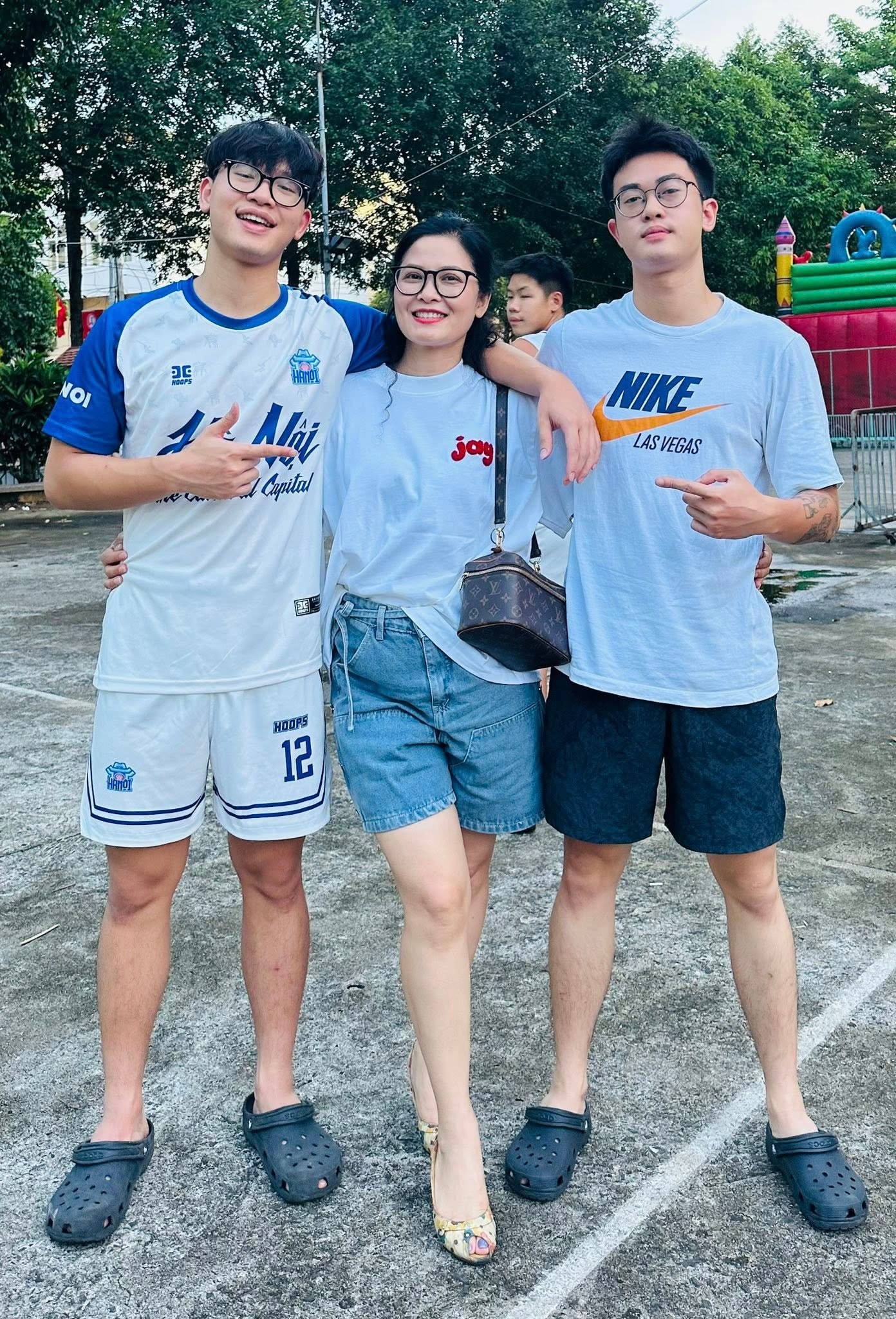 Con trai của nữ diễn viên “Mưa đỏ” nghe lời mẹ, không theo đuổi sự nghiệp diễn xuất- Ảnh 4. Con trai của nữ diễn viên “Mưa đỏ” nghe lời mẹ, không theo đuổi sự nghiệp diễn xuất- Ảnh 4.