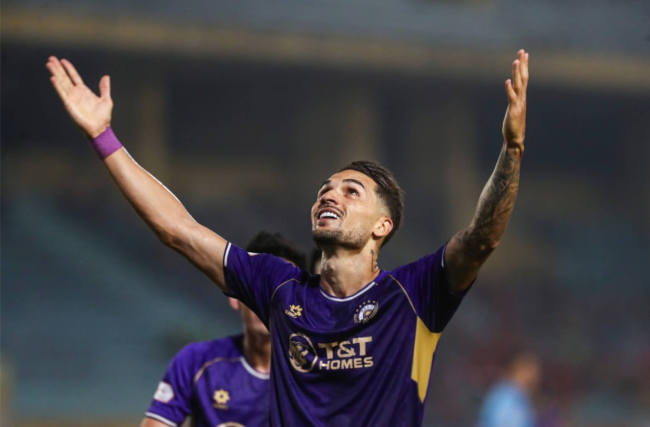 Hoàng Hên đặt mục tiêu giúp CLB Hà Nội trở lại vị thế số 1 tại V.League và mơ ước cùng đội tuyển Việt Nam dự World Cup.